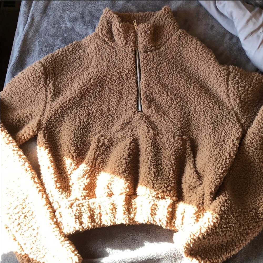FLUFFY CROPPED TEDDY SWEATER